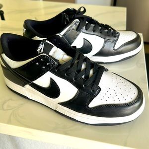 **BRAND NEW NEVER WORN** Nike Dunk low Panda’s size 10!